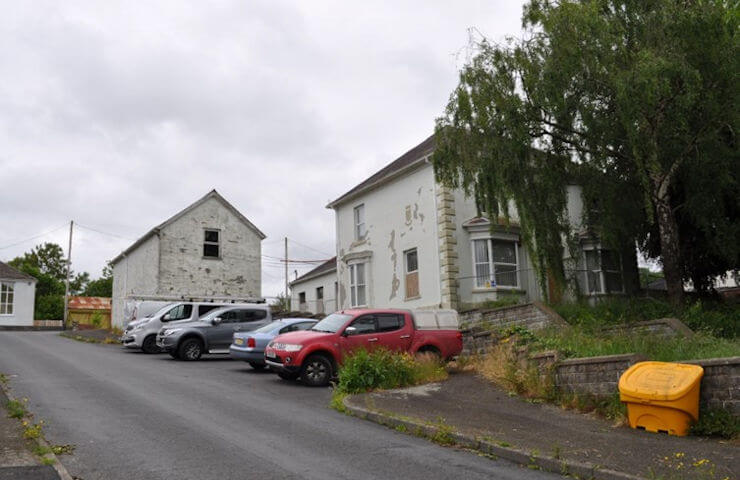 Cyn Swyddfeydd Brynderwen, Adpar, Castell Newydd Emlyn